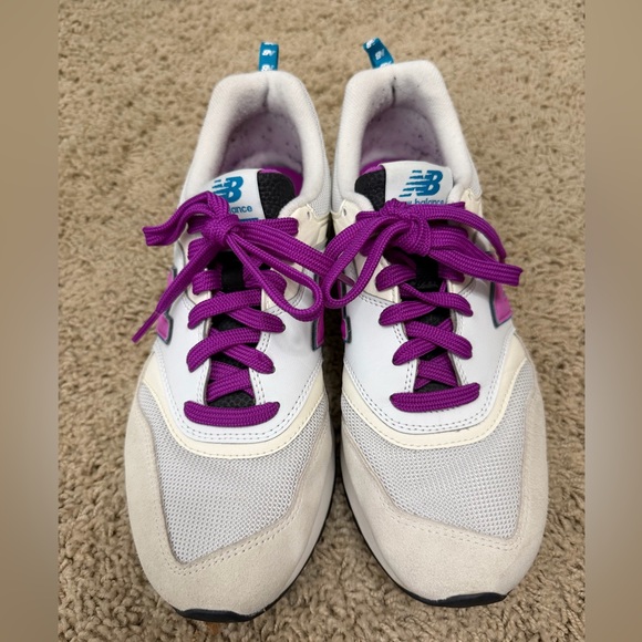 New Balance Women's 997H Sneakers in Sea Salt and Peony Colorway - Picture 2 of 8